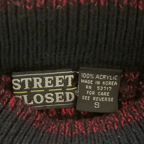 Women's Red and Black Sweater - Picture 3 of 8